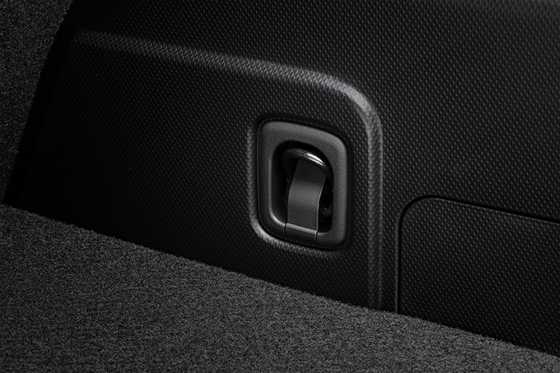 Indfældet lastøje i bagagerummet på Subaru.