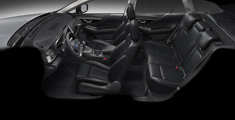 Subarus interiør med sorte lædersæder.