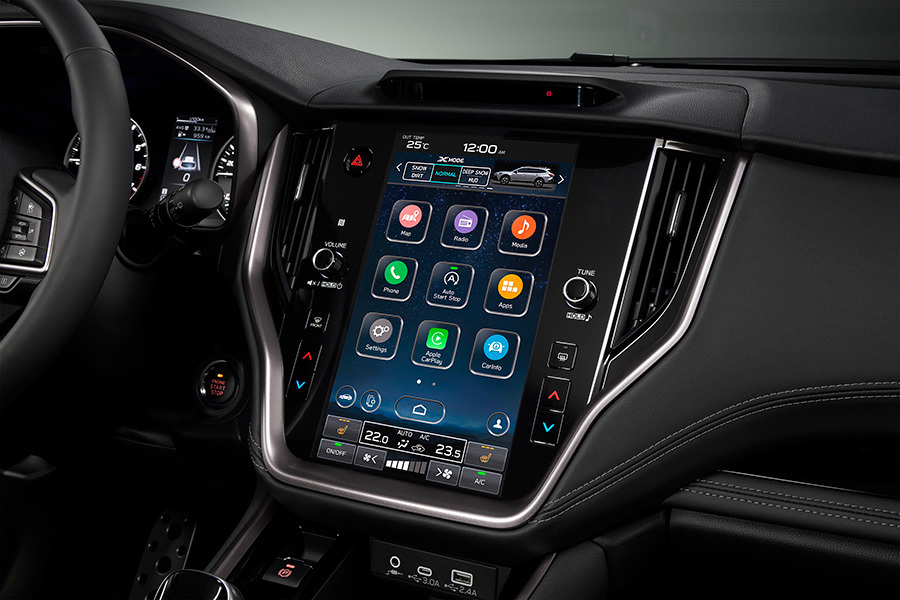 Subaru Outback med stor pekskärm – full kontroll över Apple CarPlay, Android Auto, navigation och appar i en modern och intuitiv display.