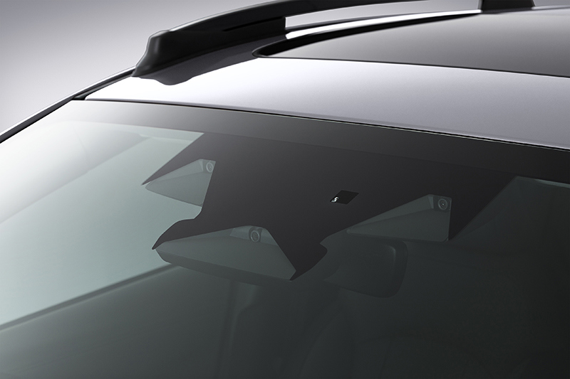 Subaru Crosstrek med stor forrude og integreret EyeSight-system.